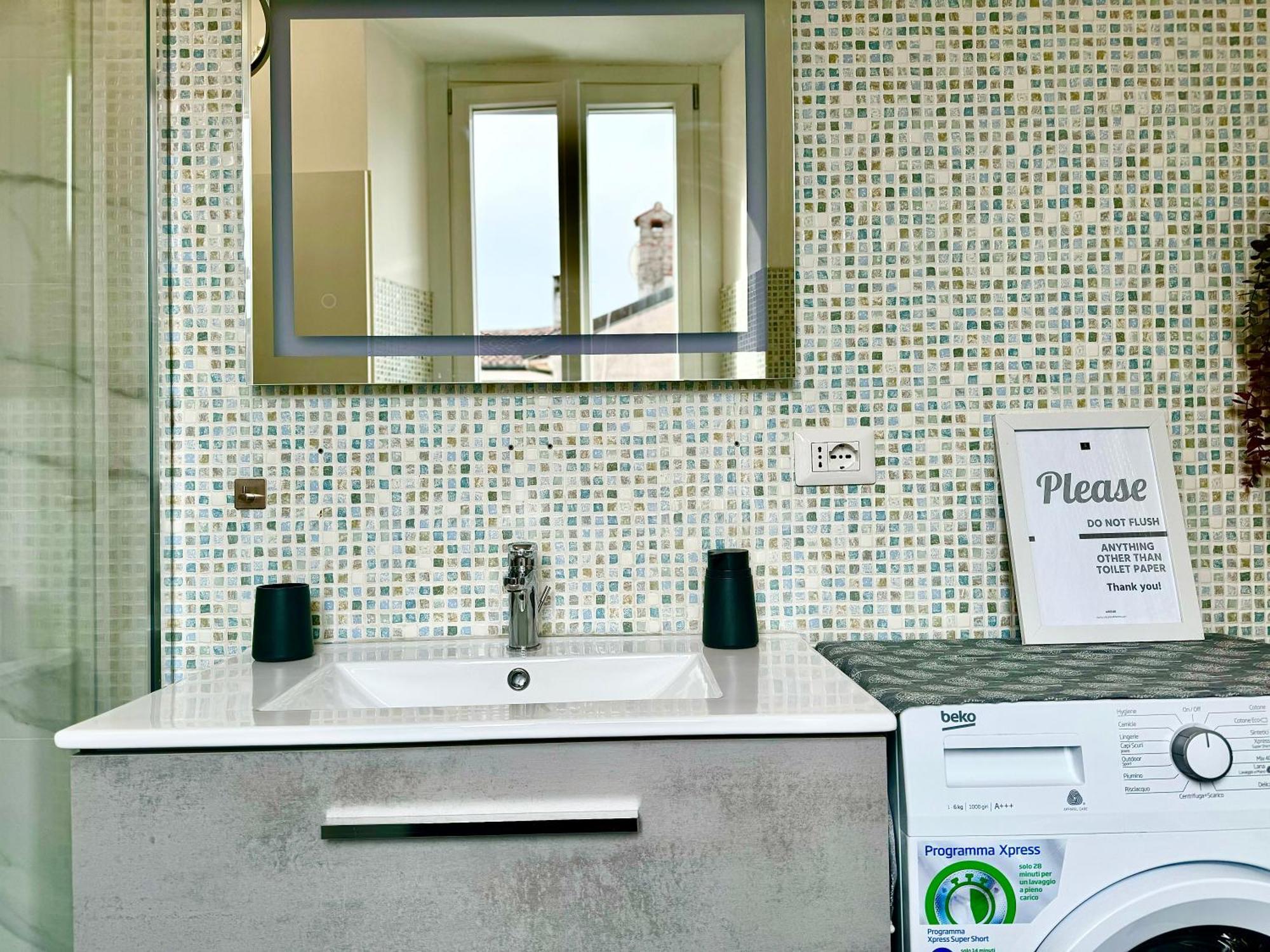 Portatorre Suite, A Charming Apartment In The Heart Of Como, Free Private Parking, Air Conditioning & More! Dış mekan fotoğraf