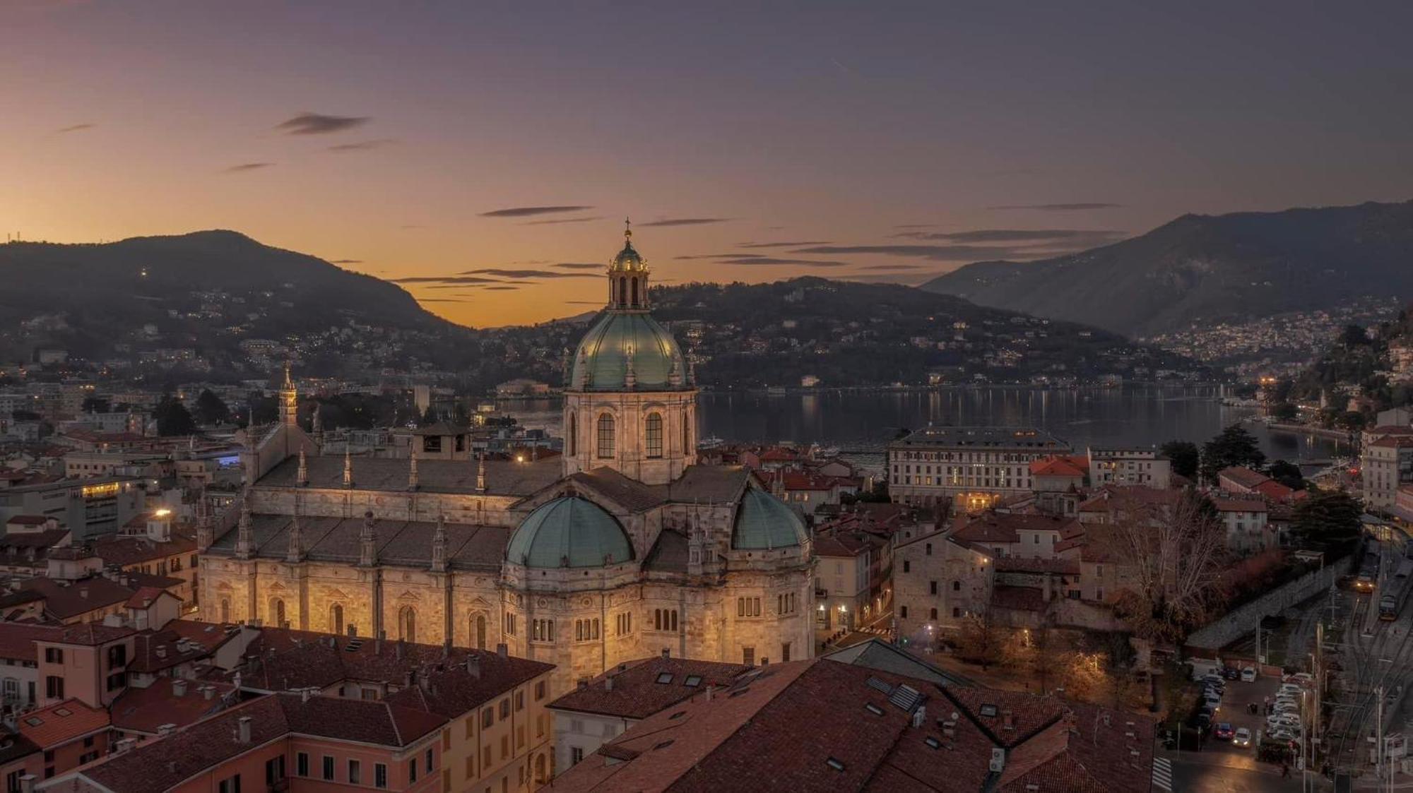 Portatorre Suite, A Charming Apartment In The Heart Of Como, Free Private Parking, Air Conditioning & More! Dış mekan fotoğraf